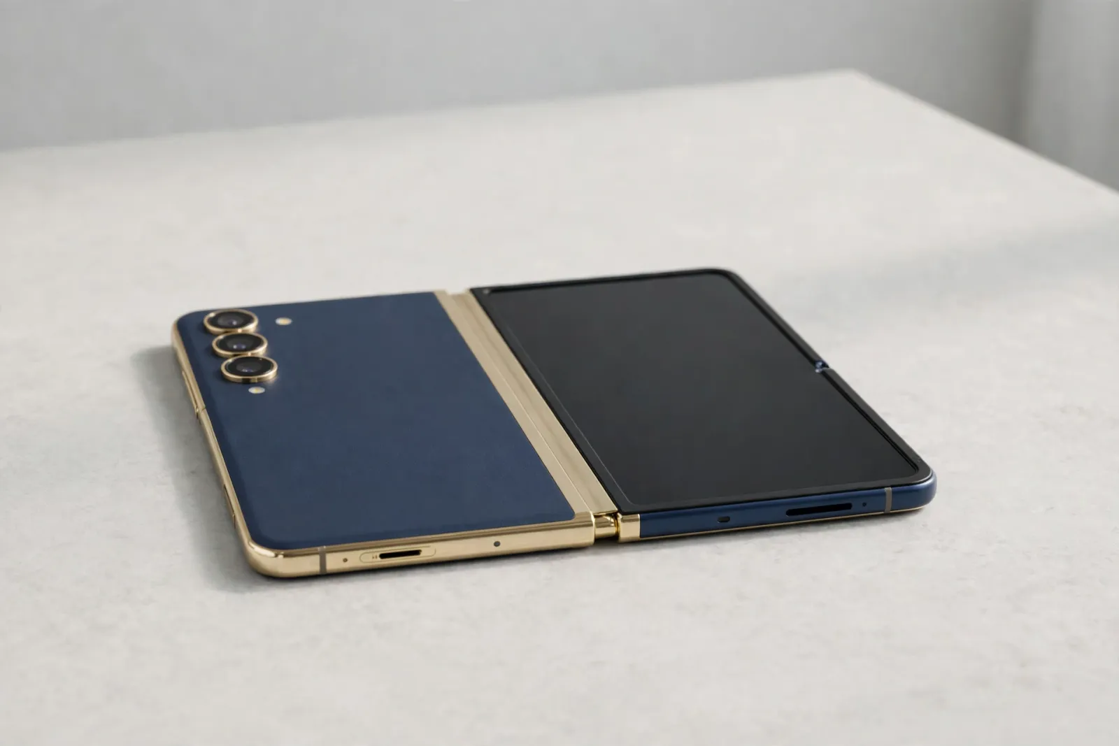 Rò rỉ Samsung W27: xanh đậm viền vàng, được cho là bản cao cấp Trung Quốc của Galaxy Z Fold 8 Ultra